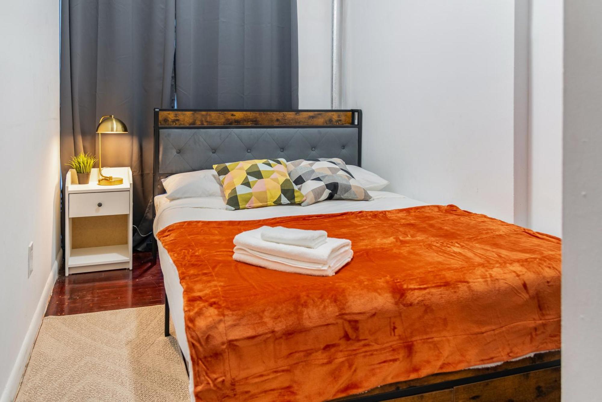 2 Bedroom In Manhattan Valley Apartment *