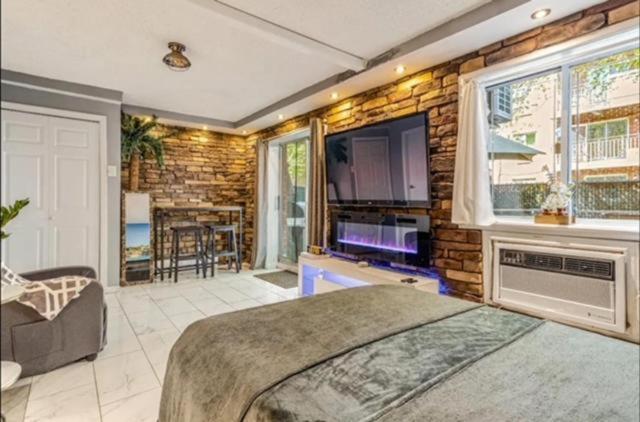 Apartment Brooklyn Spacious Space With Private Entrance, Bathroom, & Backyard - Full-kitchen *