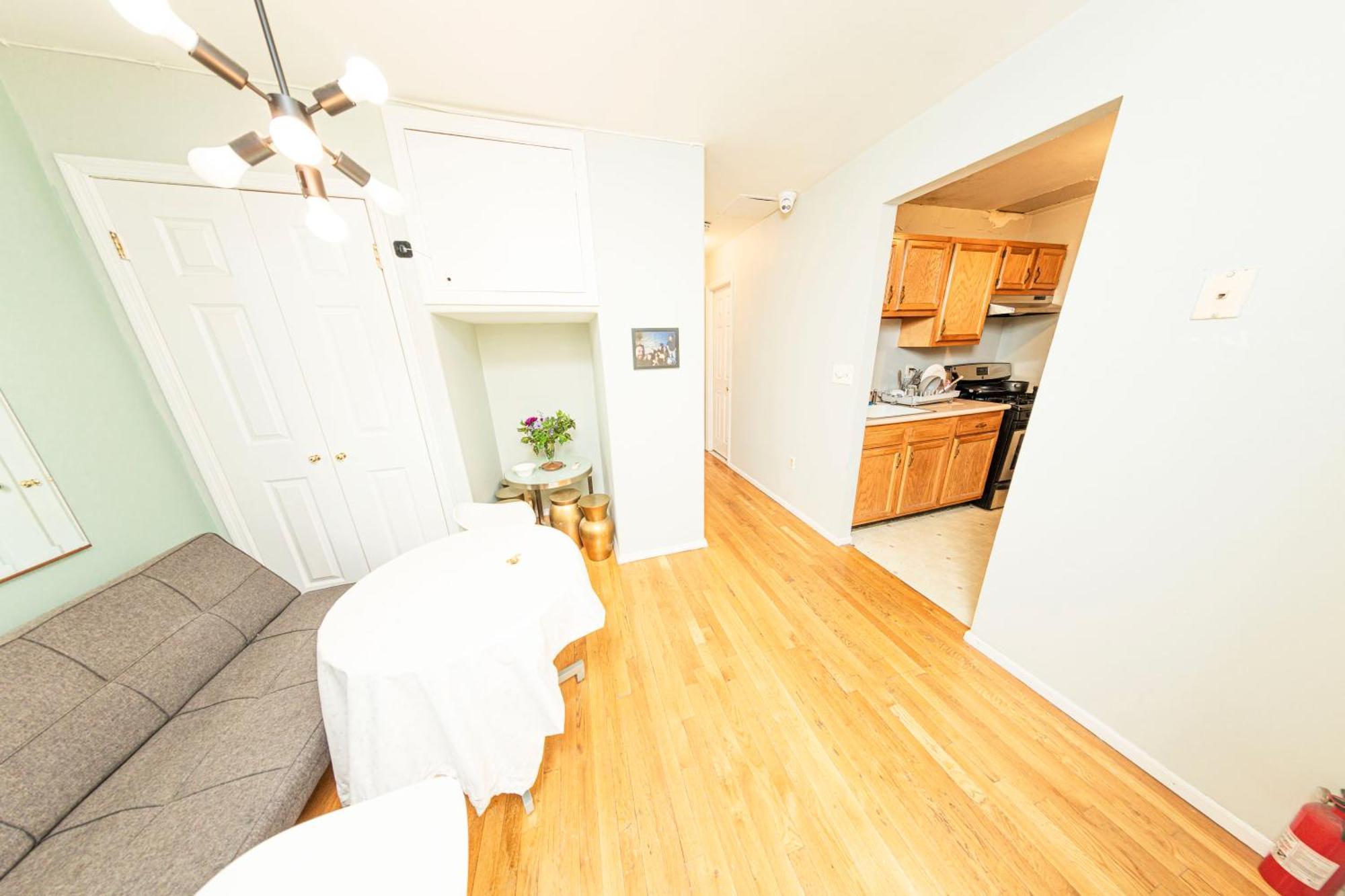 Ground Floor Williamsburg Private Bedroom Near Subway