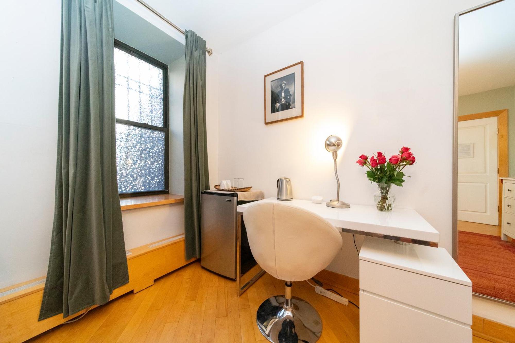 2 Bedrooms With A Private Bathroom In Lovely * New York