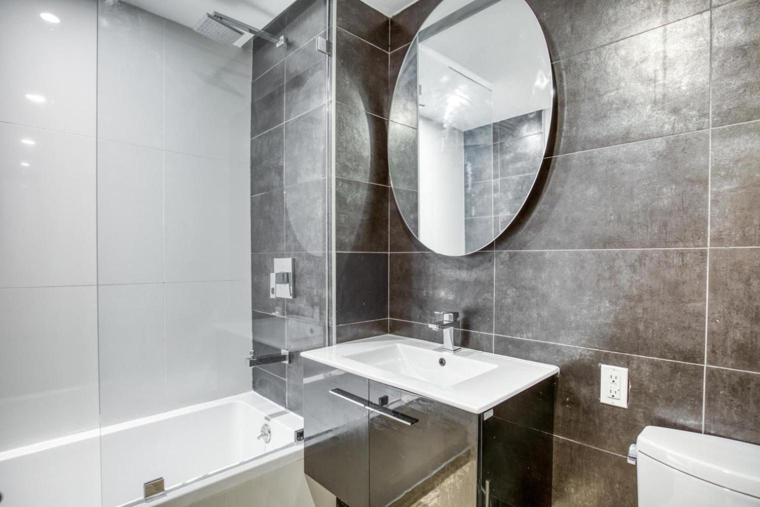 Downtown Bk 1br W Roof Gym Nr Train Nyc-698 Apartment