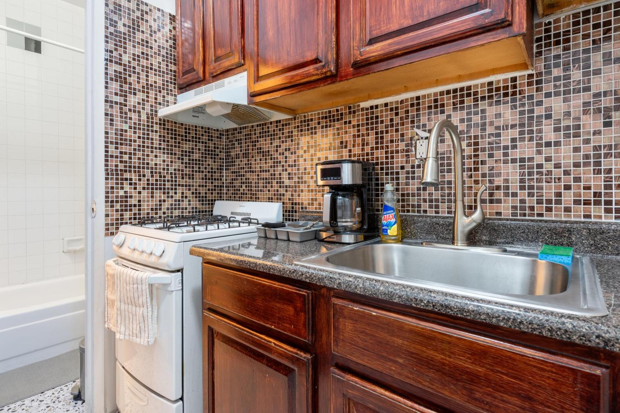 2 Bedroom In Manhattan Valley Apartment *