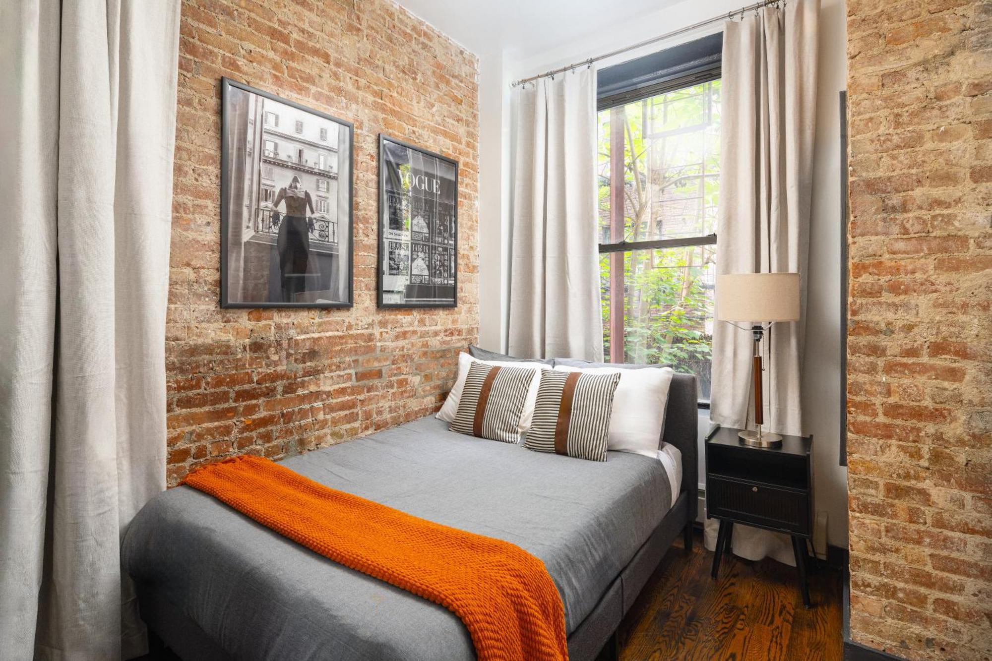 Stylish Duplex In Manhattan With Backyard Apartment *