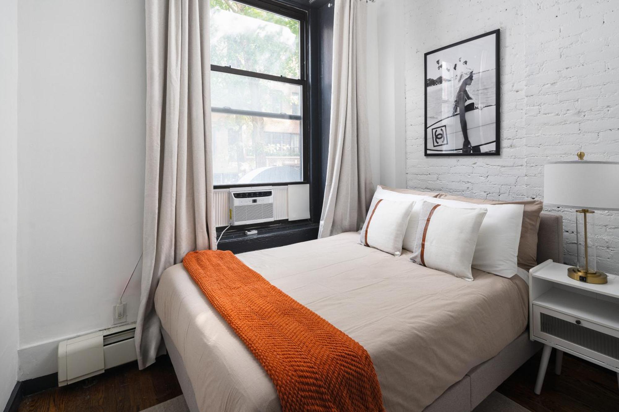 Apartment Stylish Duplex In Manhattan With Backyard New York