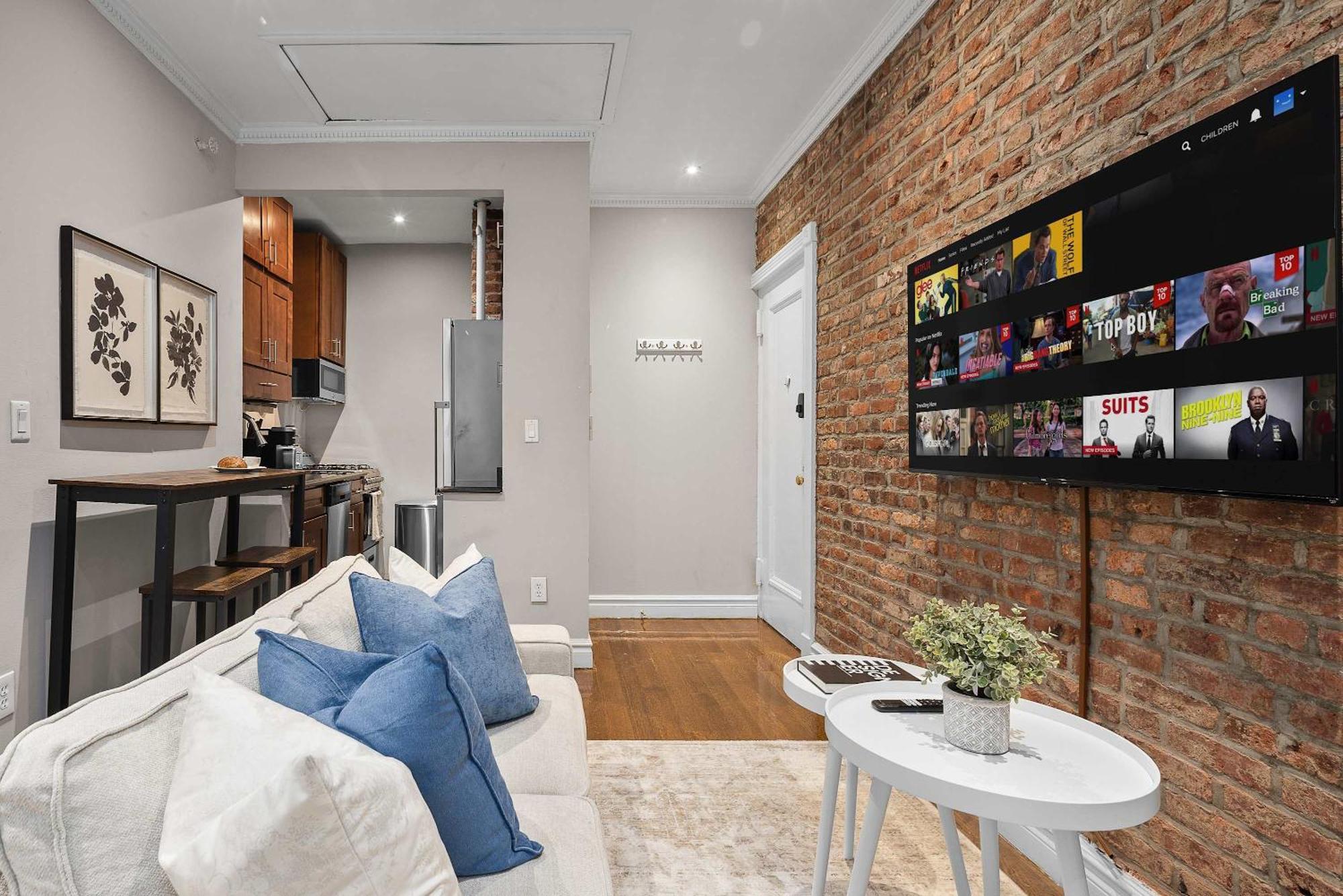 Vintage Manhattan In Trendy Murray Hill Apartment *
