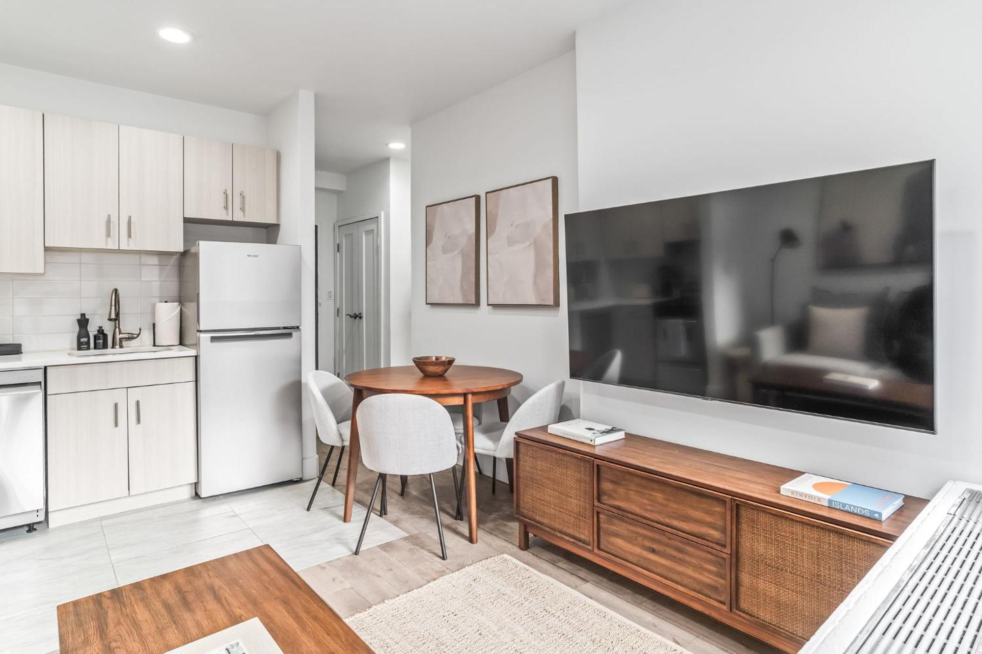 Modern Chic 2br 1ba In Vibrant Murray Hill *