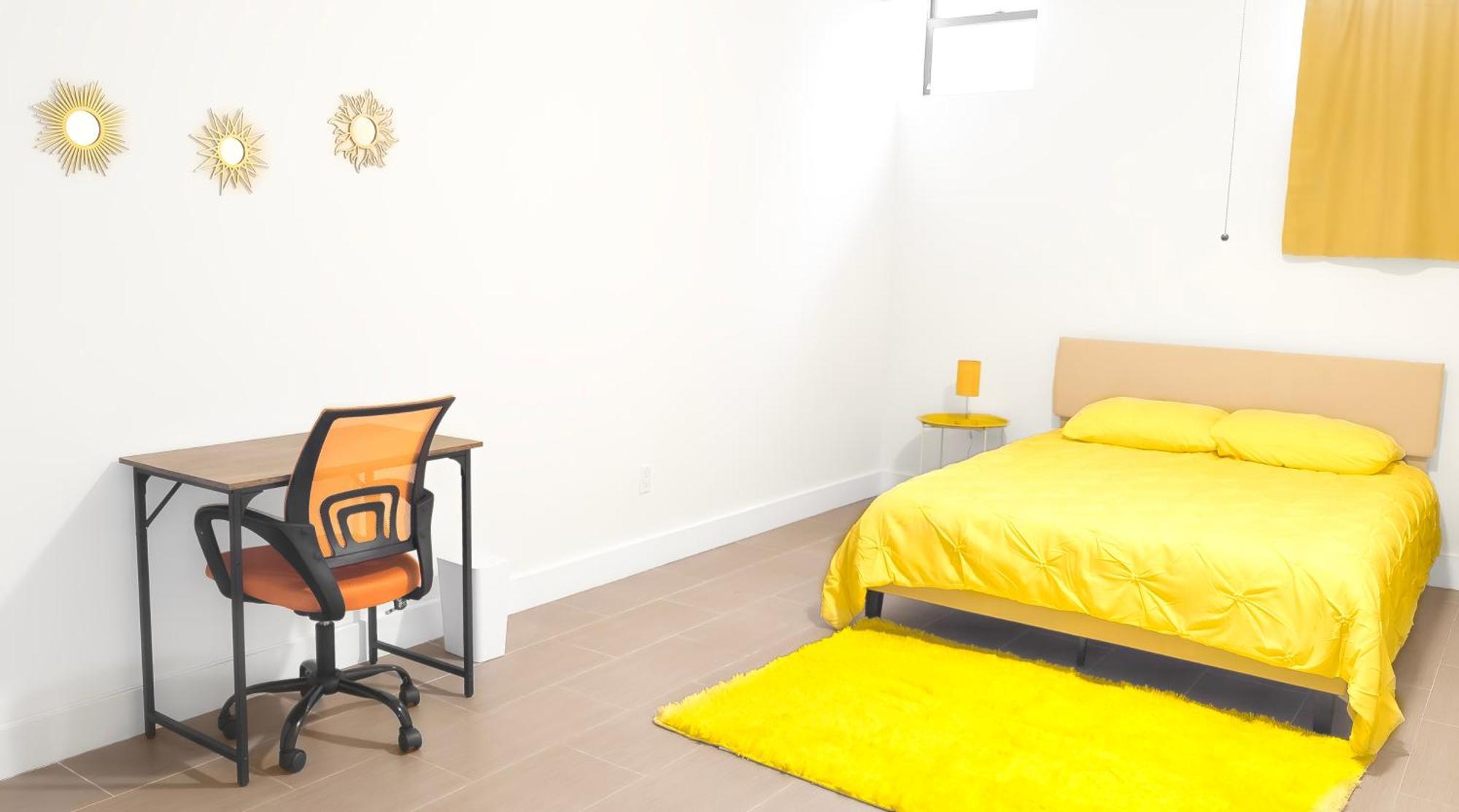 Yellow Sunrise Brooklyn Retreat Homestay *