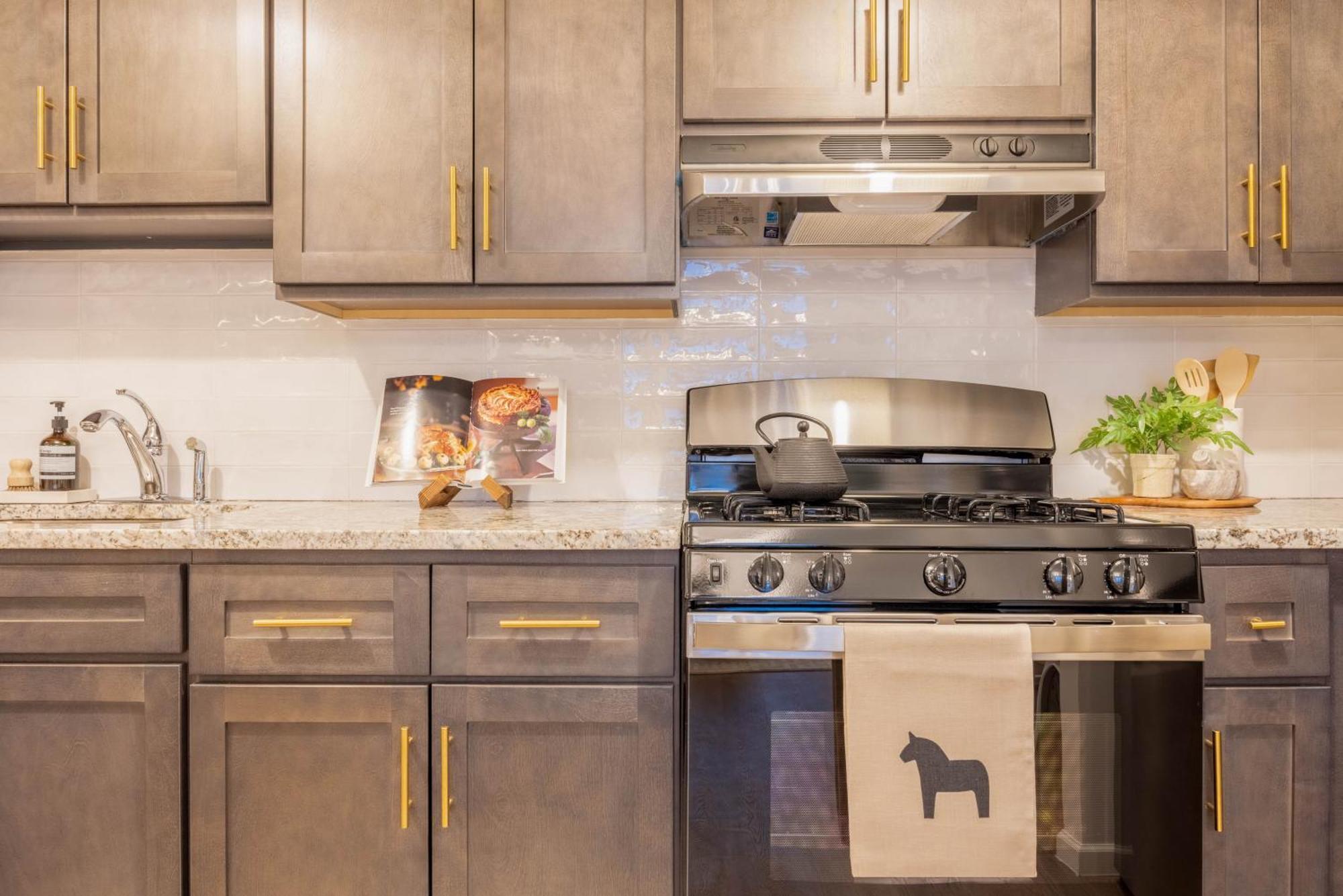 Apartment Designer For 6, Views, Near Times Square! New York