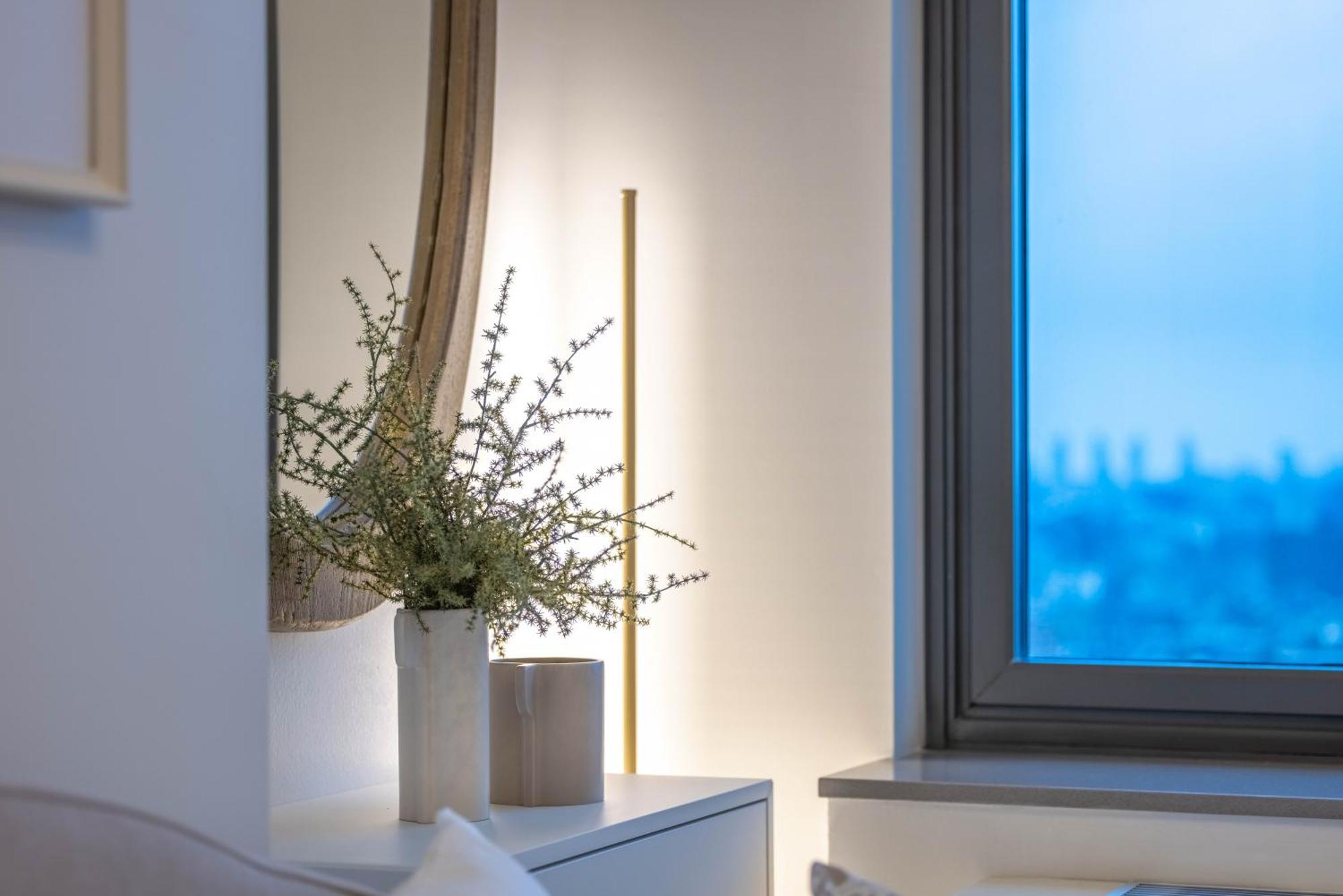 Designer For 6, Views, Near Times Square! Apartment