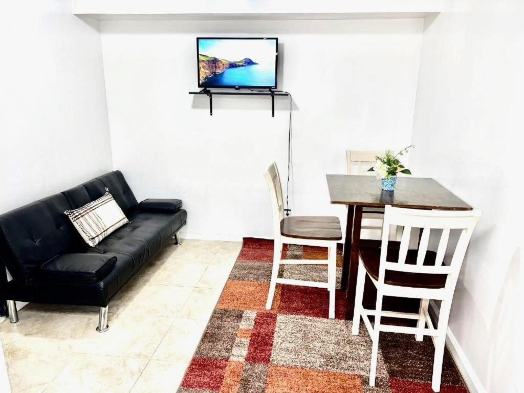 Manhattan Next, Private 2 Bedroom Apt With Backyard In Lic!