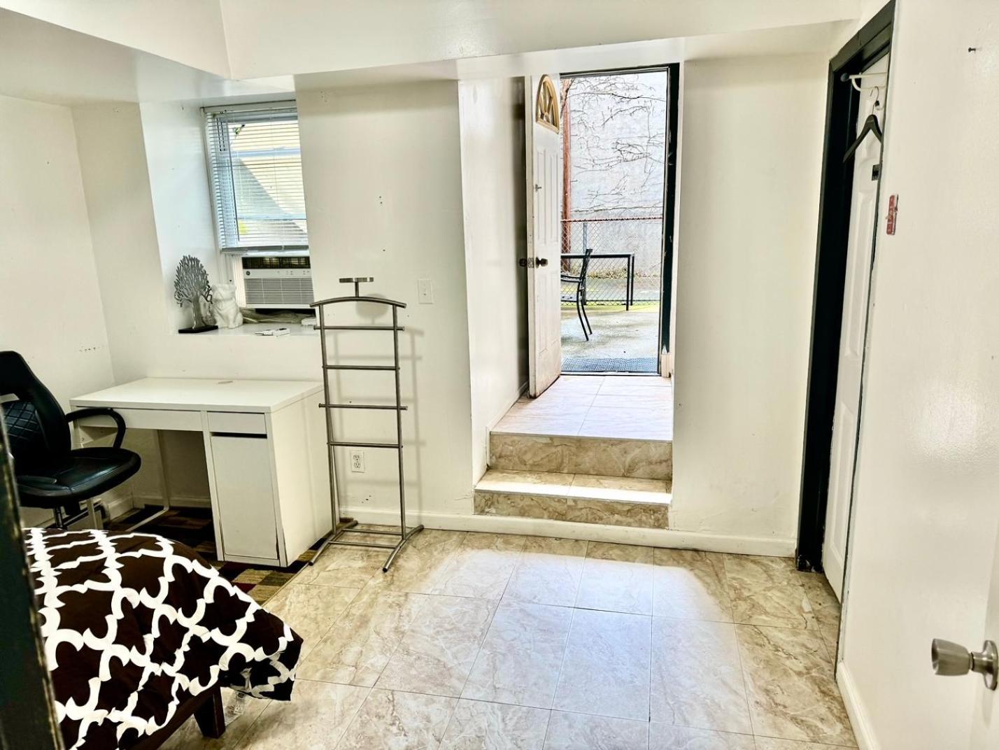 Manhattan Next, Private 2 Bedroom Apt With Backyard In Lic!