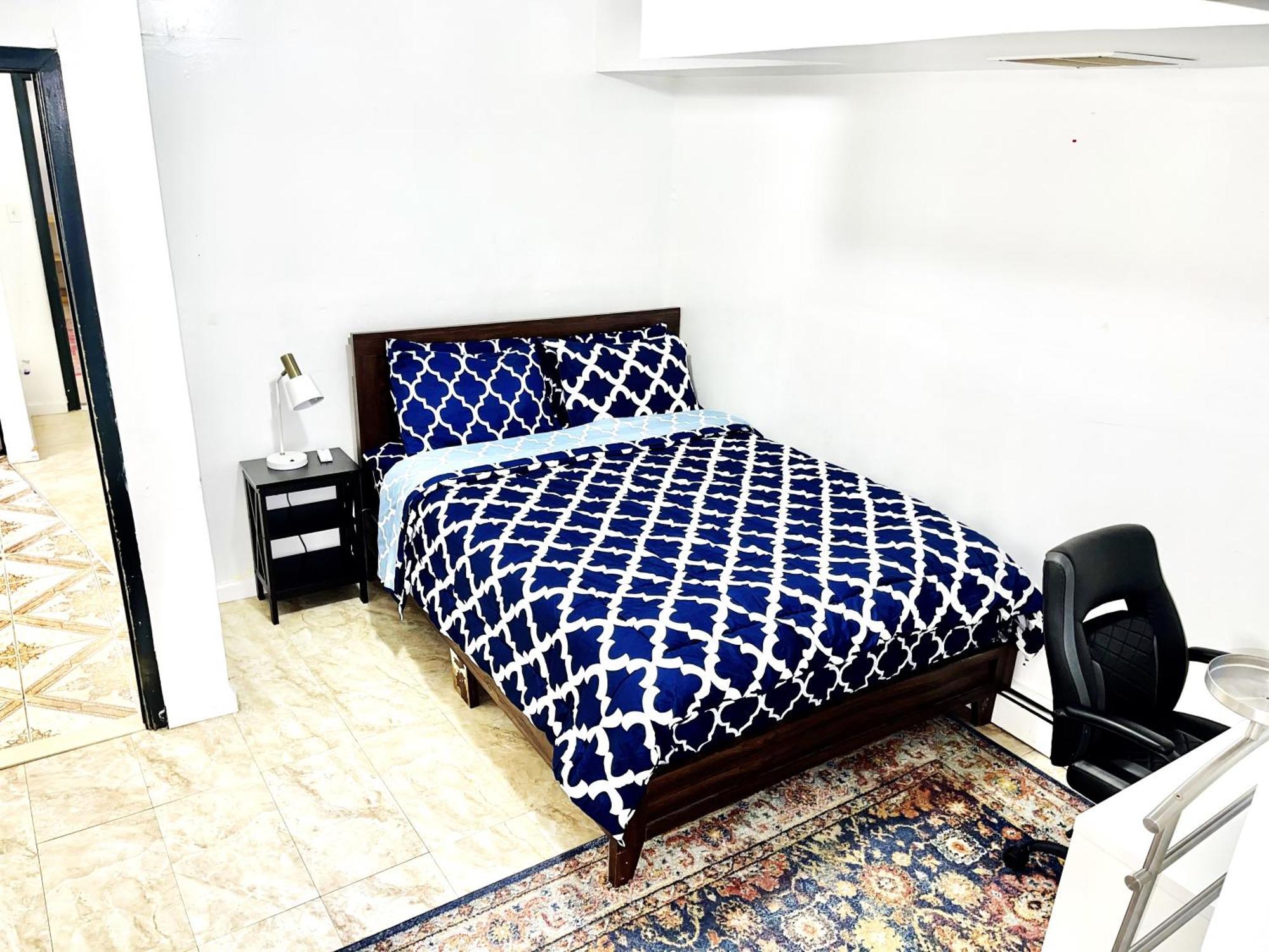 Manhattan Next, Private 2 Bedroom Apt With Backyard In Lic! *