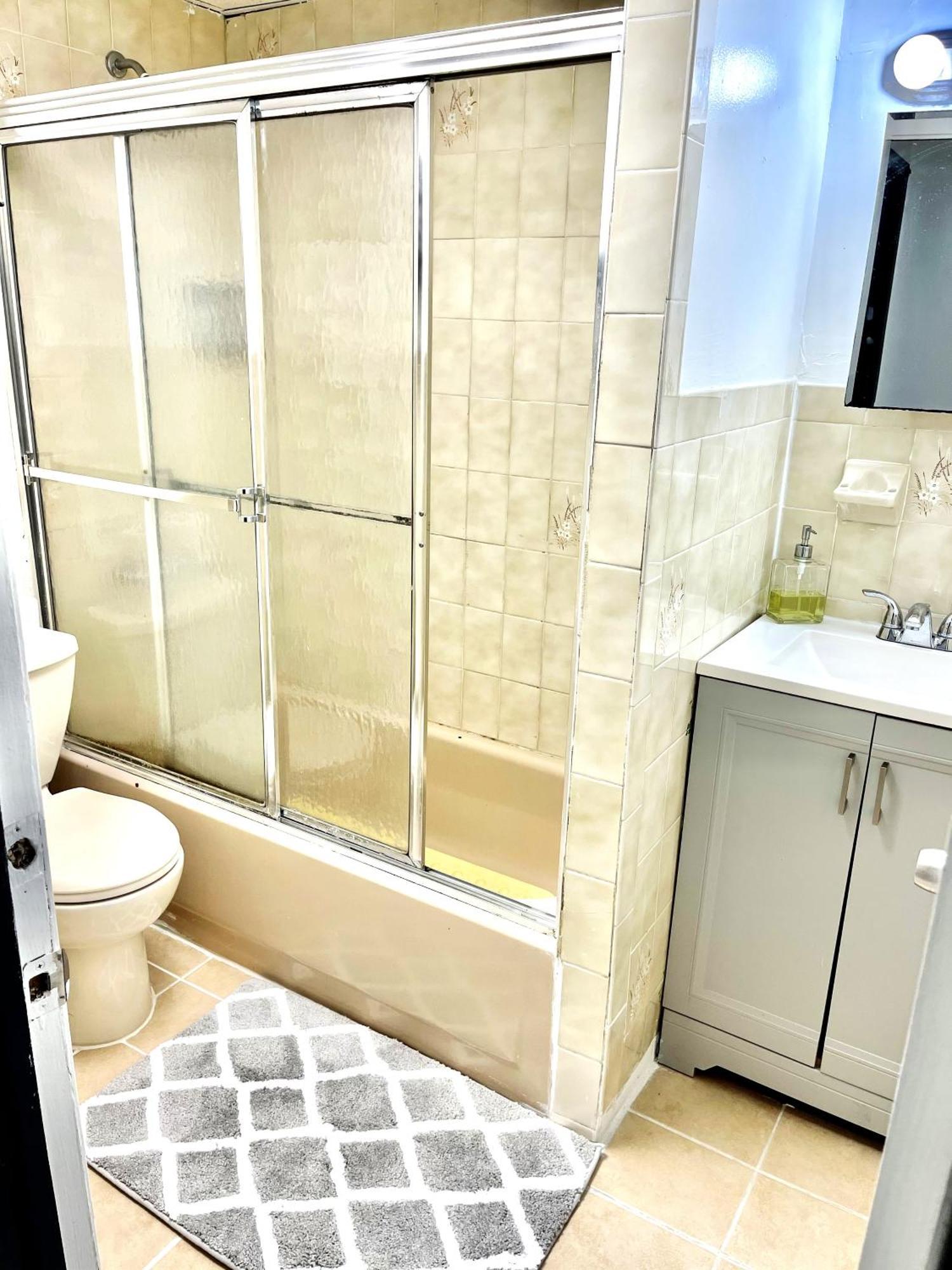 Manhattan Next, Private 2 Bedroom Apt With Backyard In Lic! *