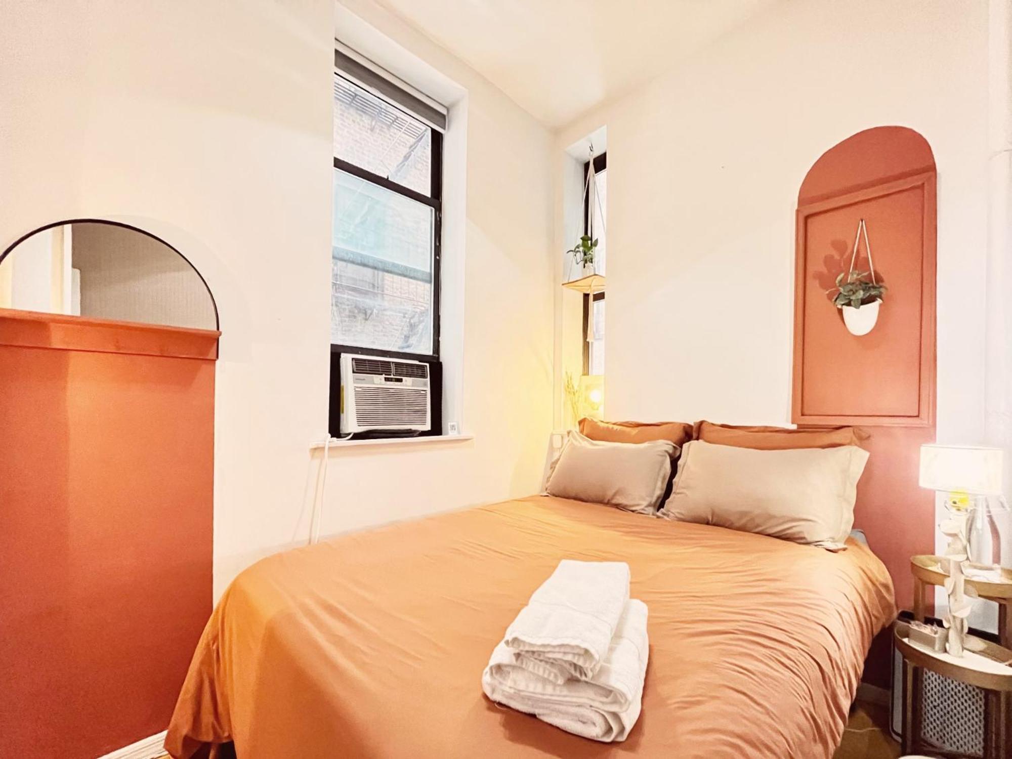 Terracotta - Small Private Bedroom In Les New York