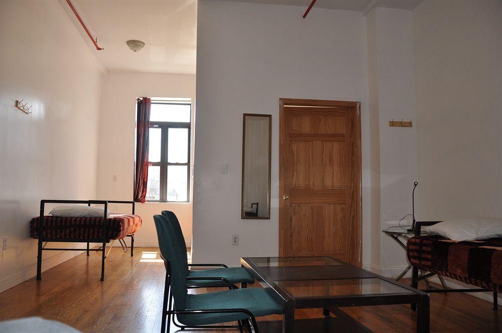 Ny Moore Hostel *