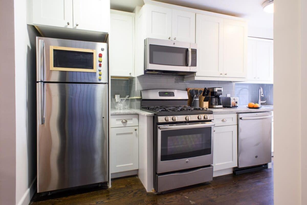 39-3 Newly Renovated 3 Br Apartment