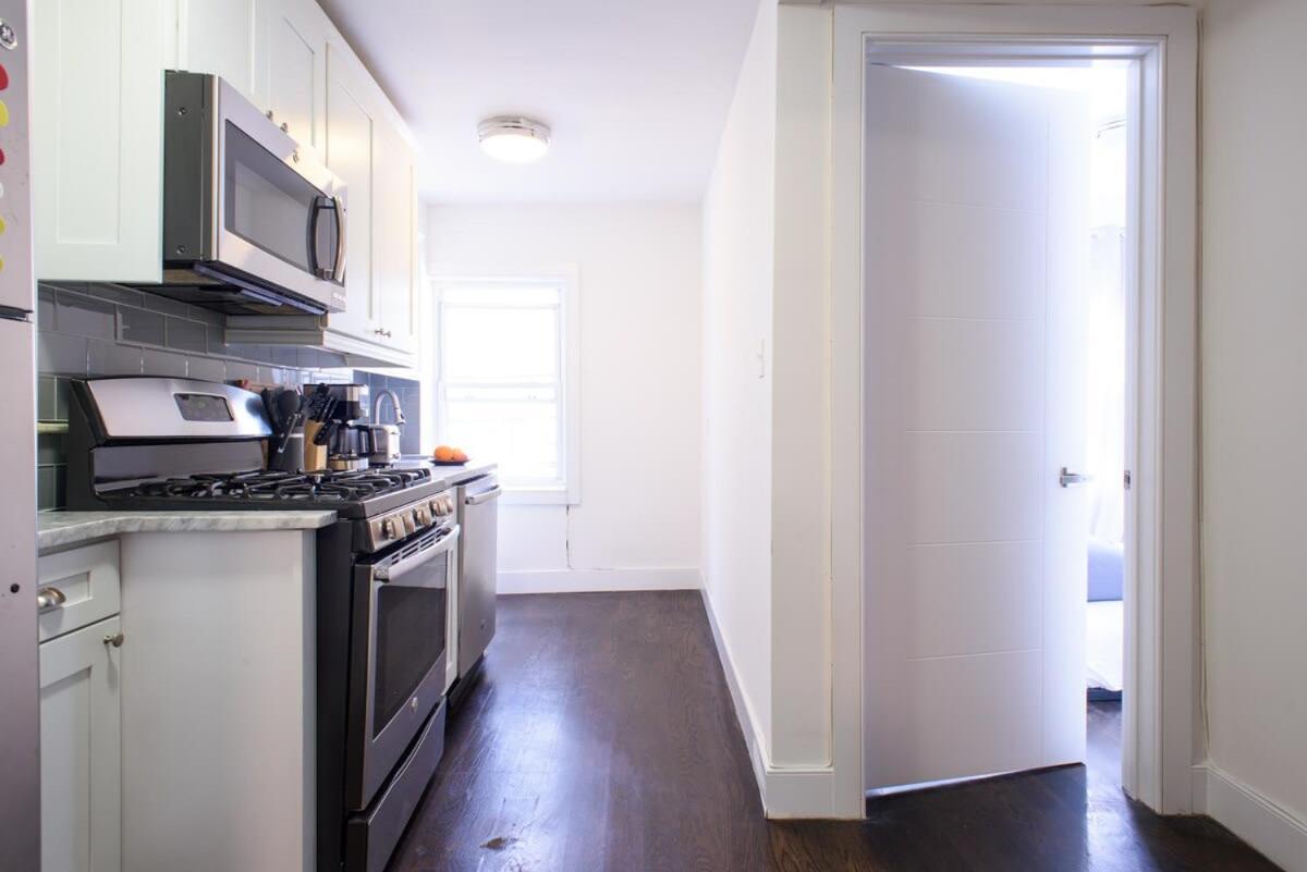 Apartment 39-3 Newly Renovated 3 Br *