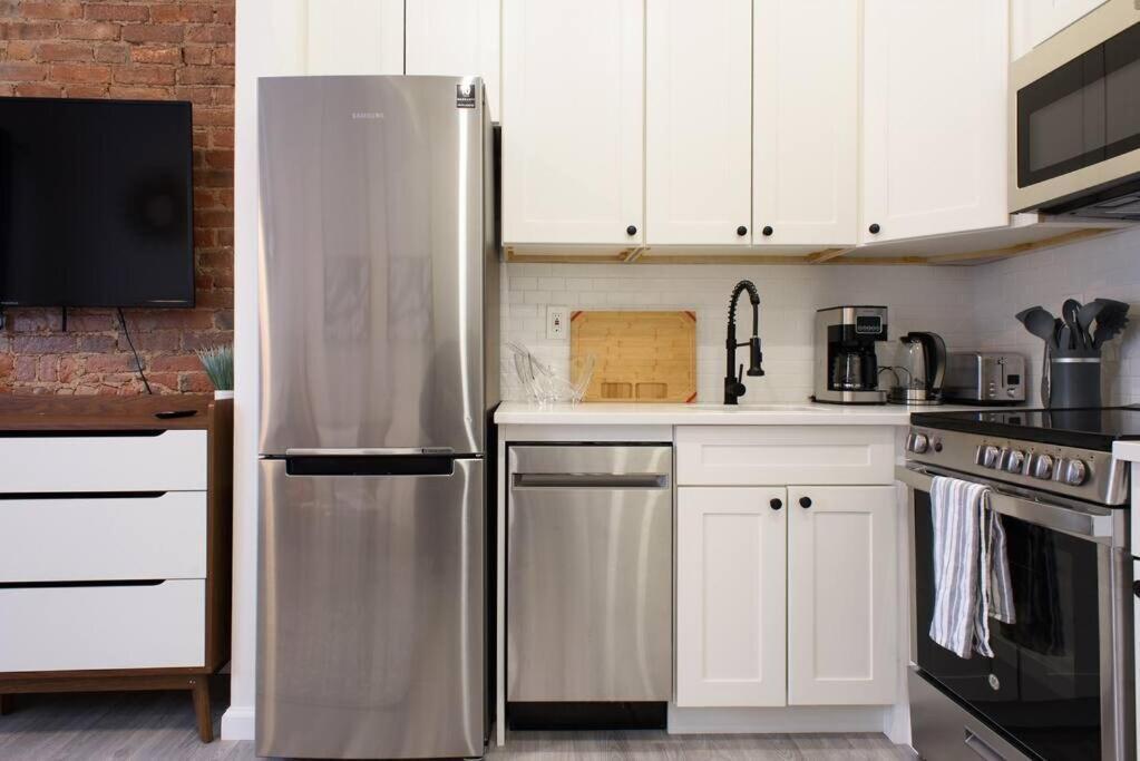 240-14 New Prime Location W&d In Unit * New York