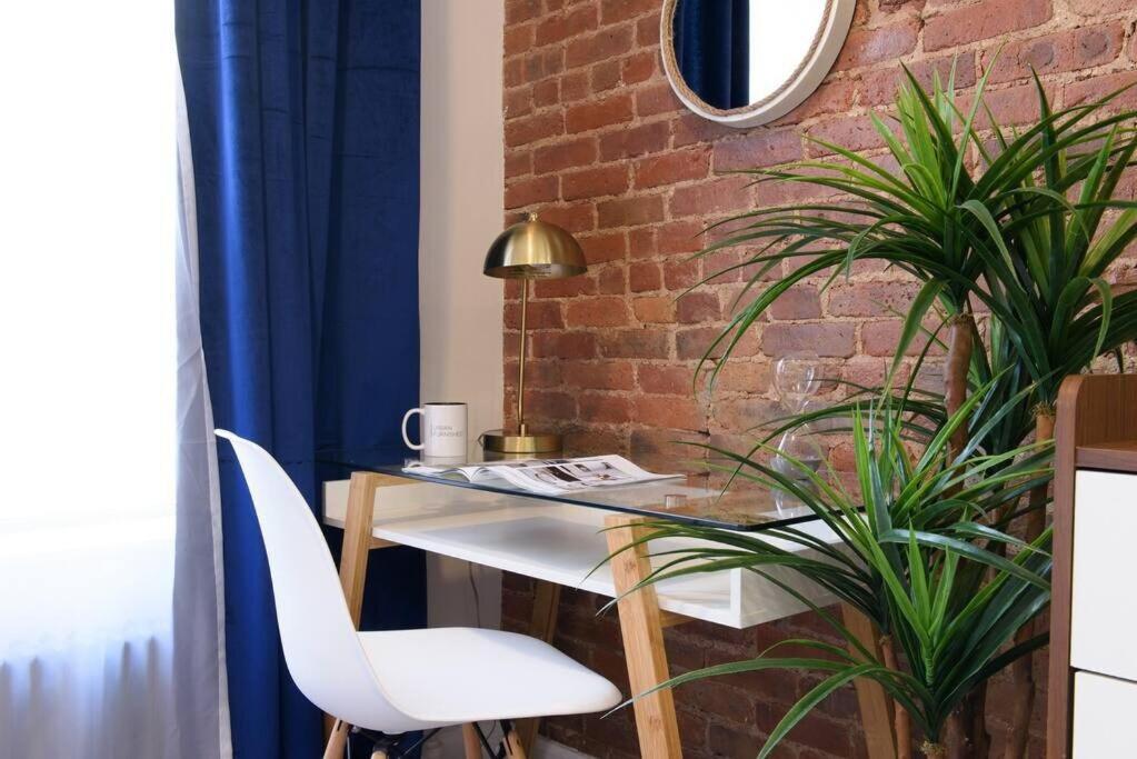240-14 New Prime Location W&d In Unit Apartment