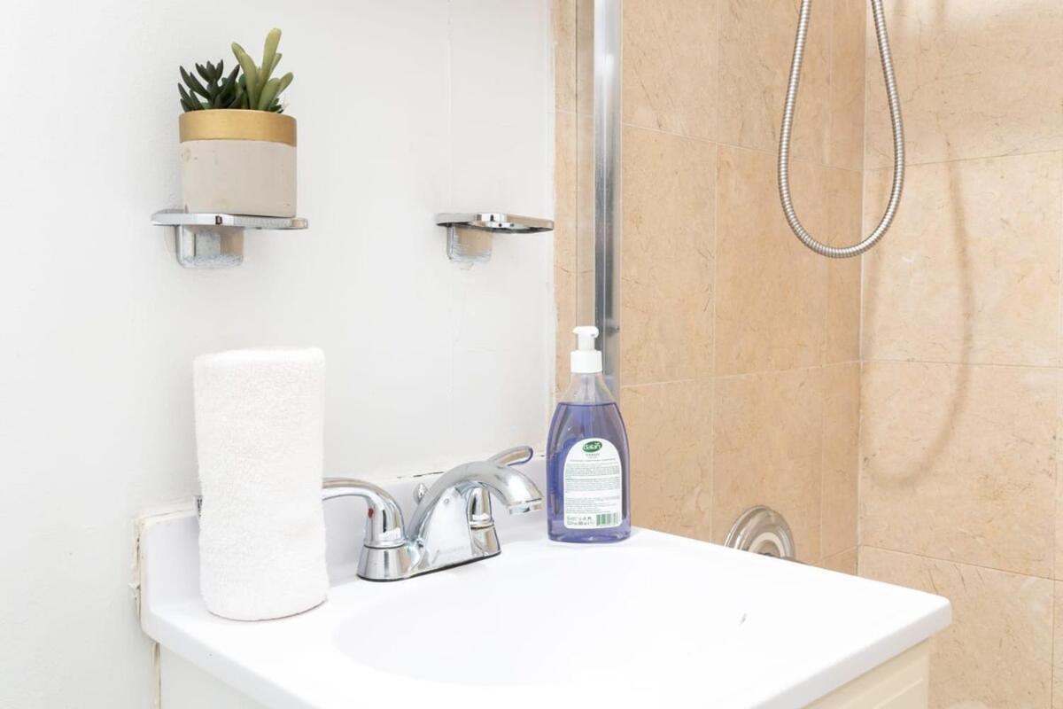 350-ga Spacious Gramercy Sleeps 3