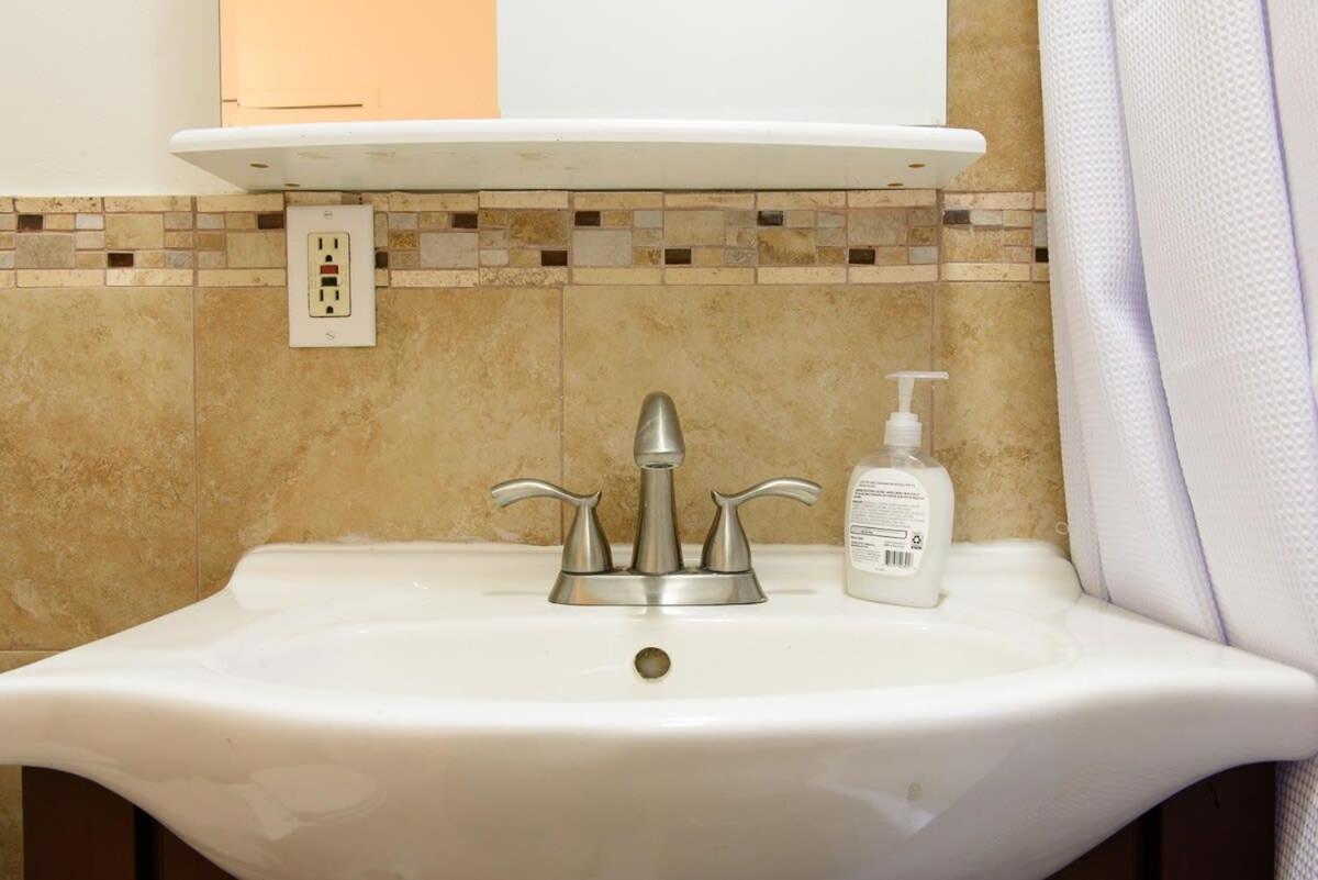 428-2e Newly Furnished 2br *