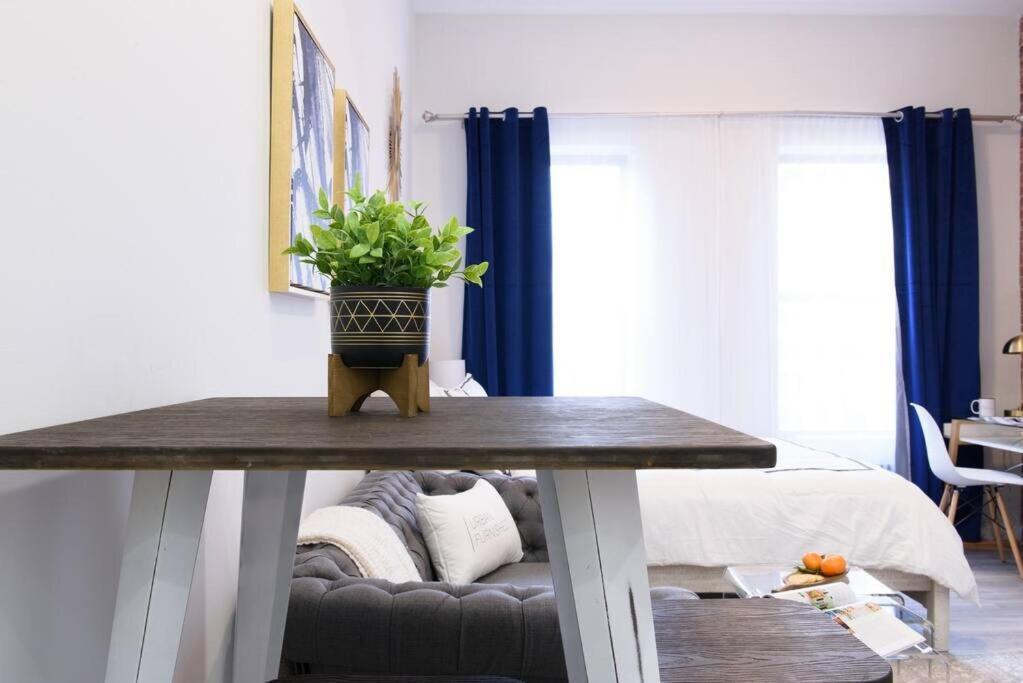 240-14 New Prime Location W&d In Unit Apartment New York
