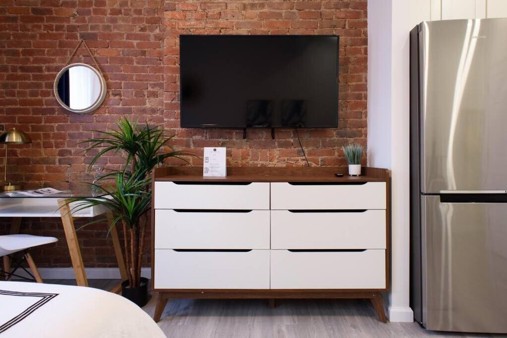 240-14 New Prime Location W&d In Unit Apartment *