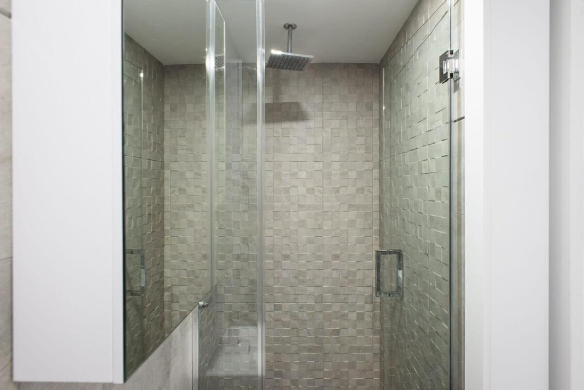 1597-phs New 1br-2bath Ph Duplex Outdoor Deck *