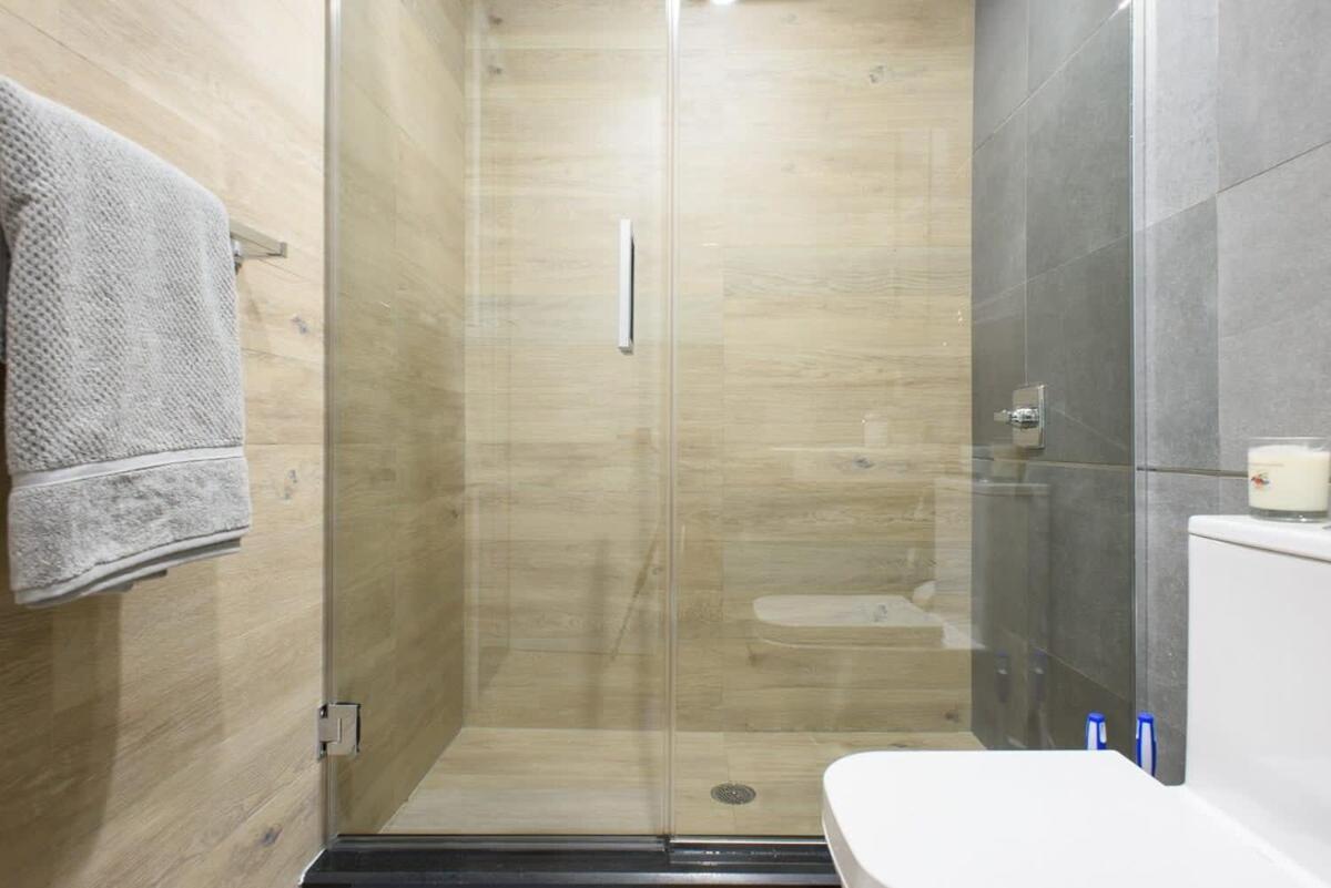 1597-phs New 1br-2bath Ph Duplex Outdoor Deck