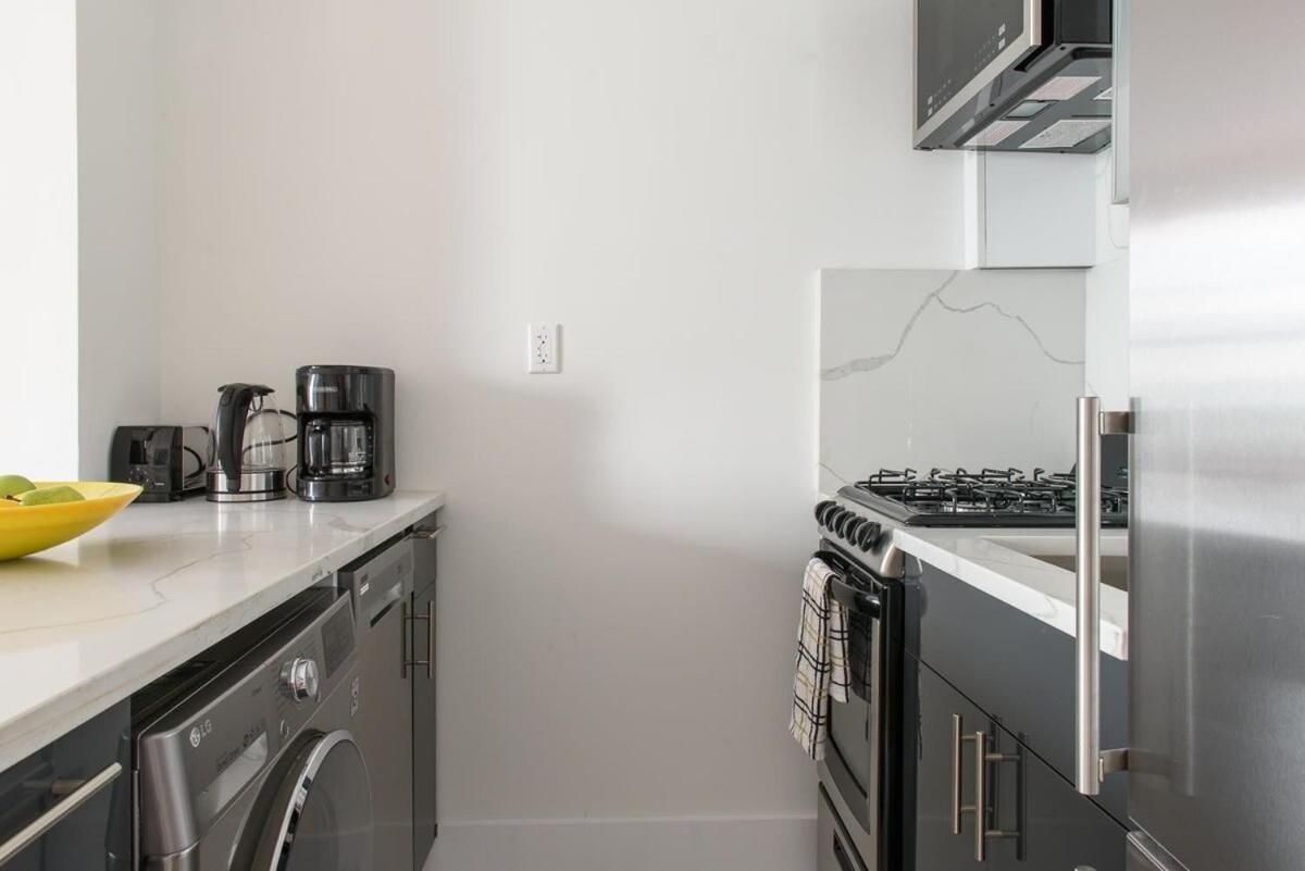1597-phs New 1br-2bath Ph Duplex Outdoor Deck Apartment *
