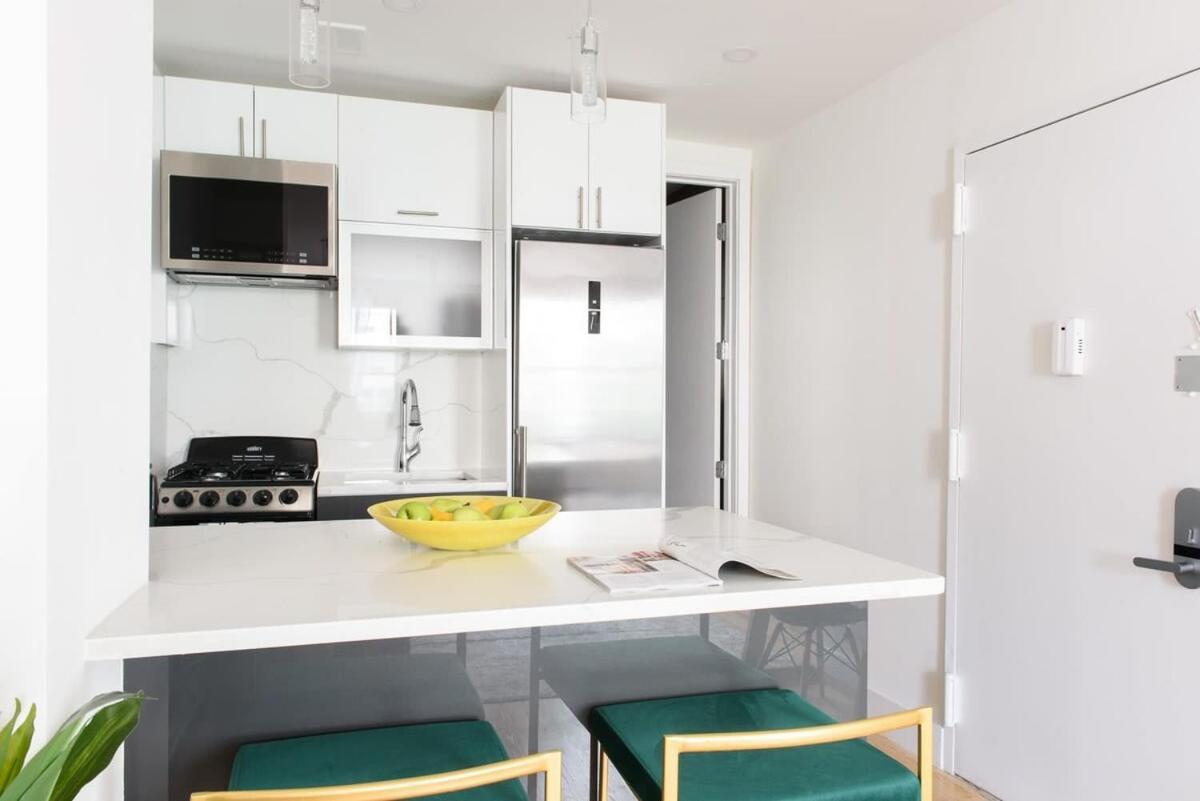 1597-phs New 1br-2bath Ph Duplex Outdoor Deck
