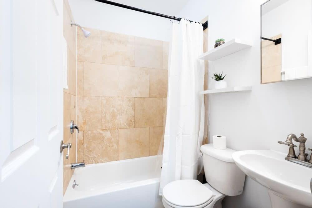 1435-2 3 Bedrooms 2 Bath Wd Ues