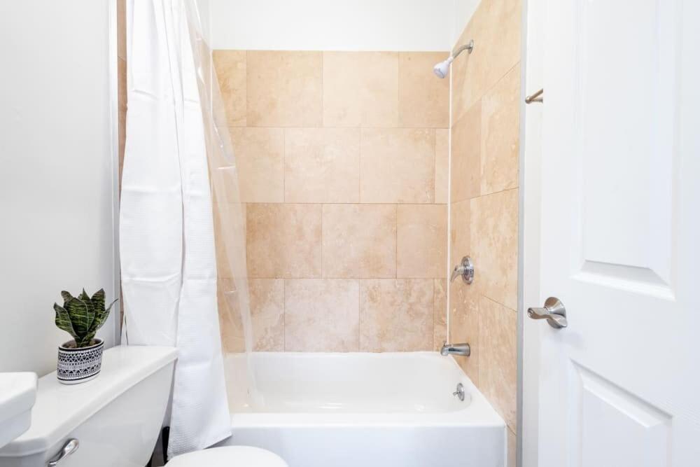 Apartment 1435-2 3 Bedrooms 2 Bath Wd Ues *