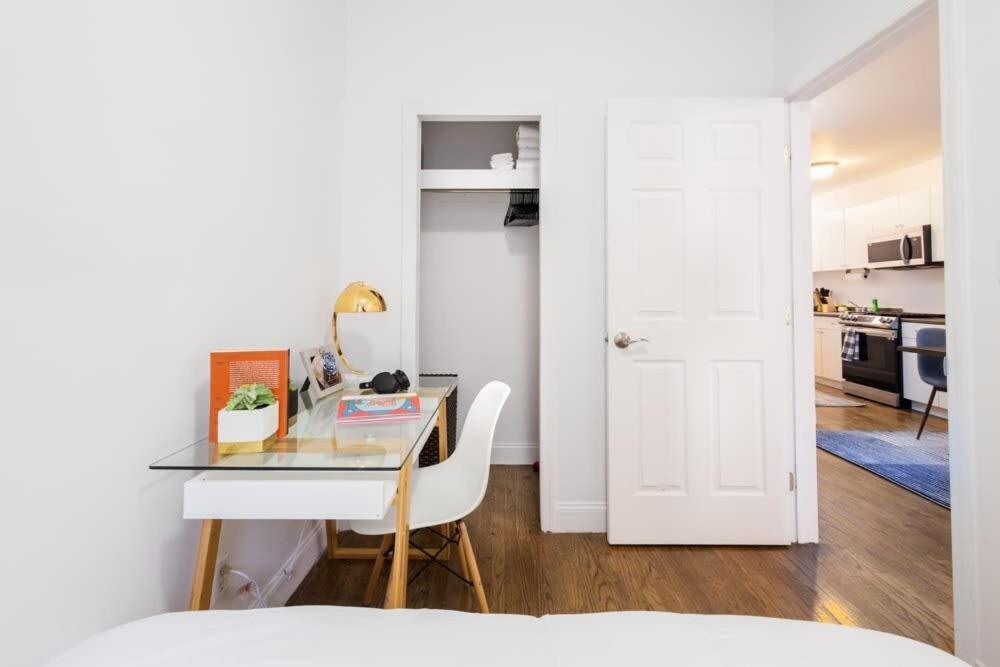 1435-2 3 Bedrooms 2 Bath Wd Ues Apartment