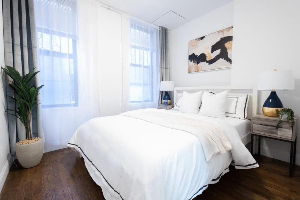 1435-2 3 Bedrooms 2 Bath Wd Ues New York