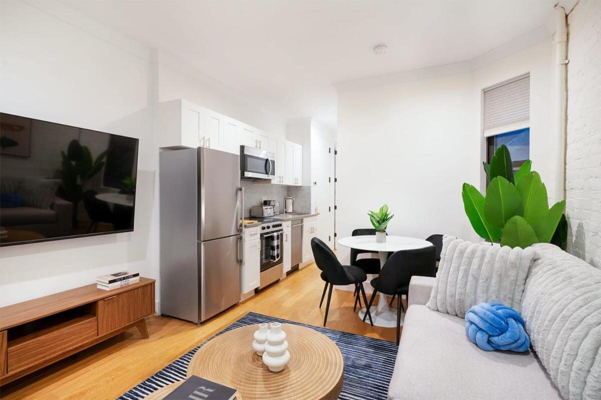1290-7 New Renovated 2 Bedrooms In Ues Apartment