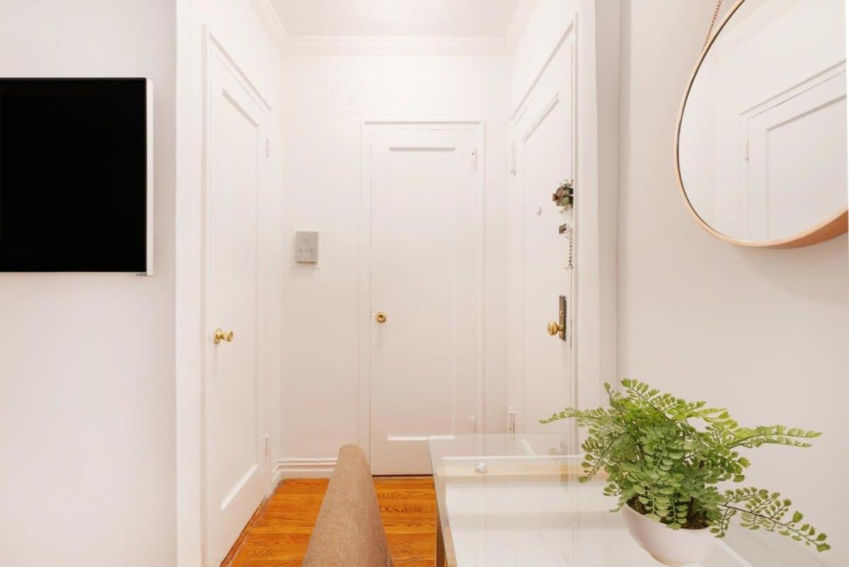 105-1g In Park Ave Location Apartment New York