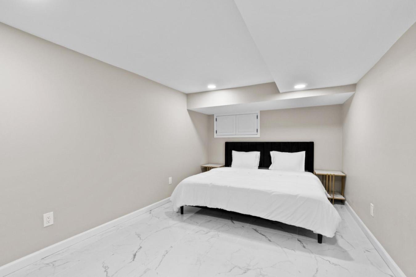 White Marble Retreat Nyc Holiday home New York