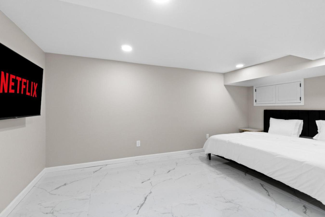 White Marble Retreat Nyc *