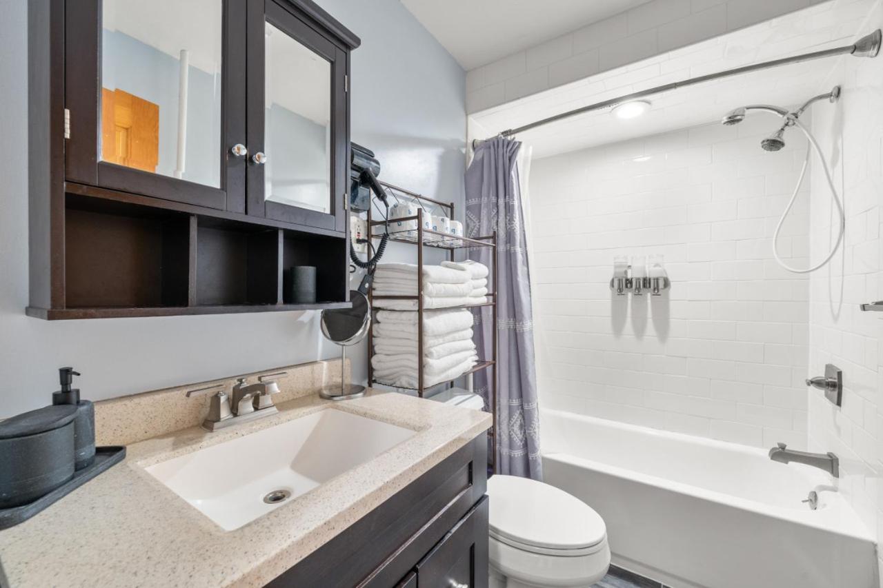 Cozy Urban Escape I Near Nyc Holiday home New York