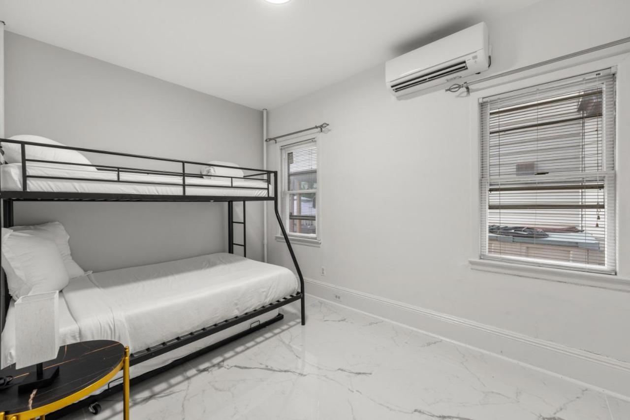Cozy Urban Escape I Near Nyc Holiday home New York