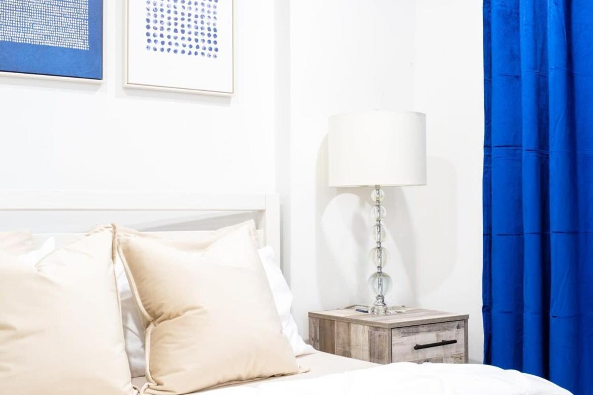 Apartment 809-3b With A Balcony By Columbus Circle New York