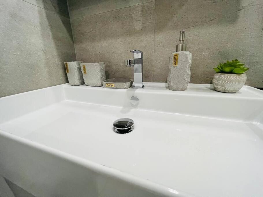 78-3a Luxury Brand New Modern 1br W&d New York