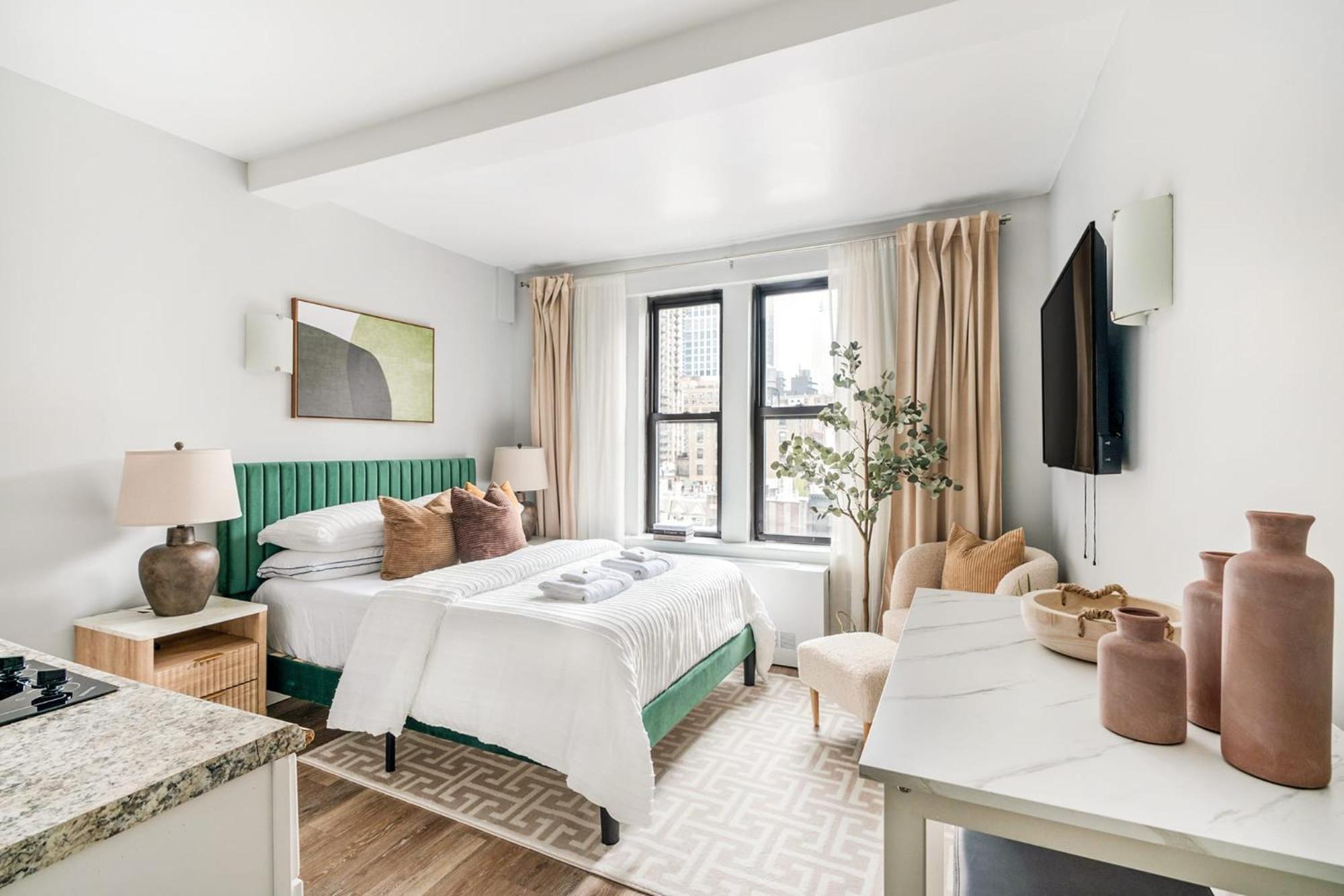 73-819 New Uws Doorman Gym Apartment *