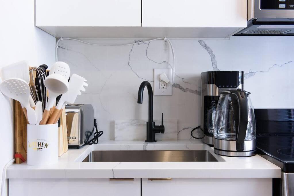 69-3d Charm Prime Lower East Side Brand New 1br