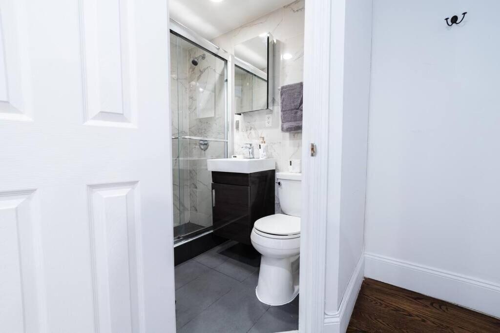 69-3c Stylish Lower East Side 1br