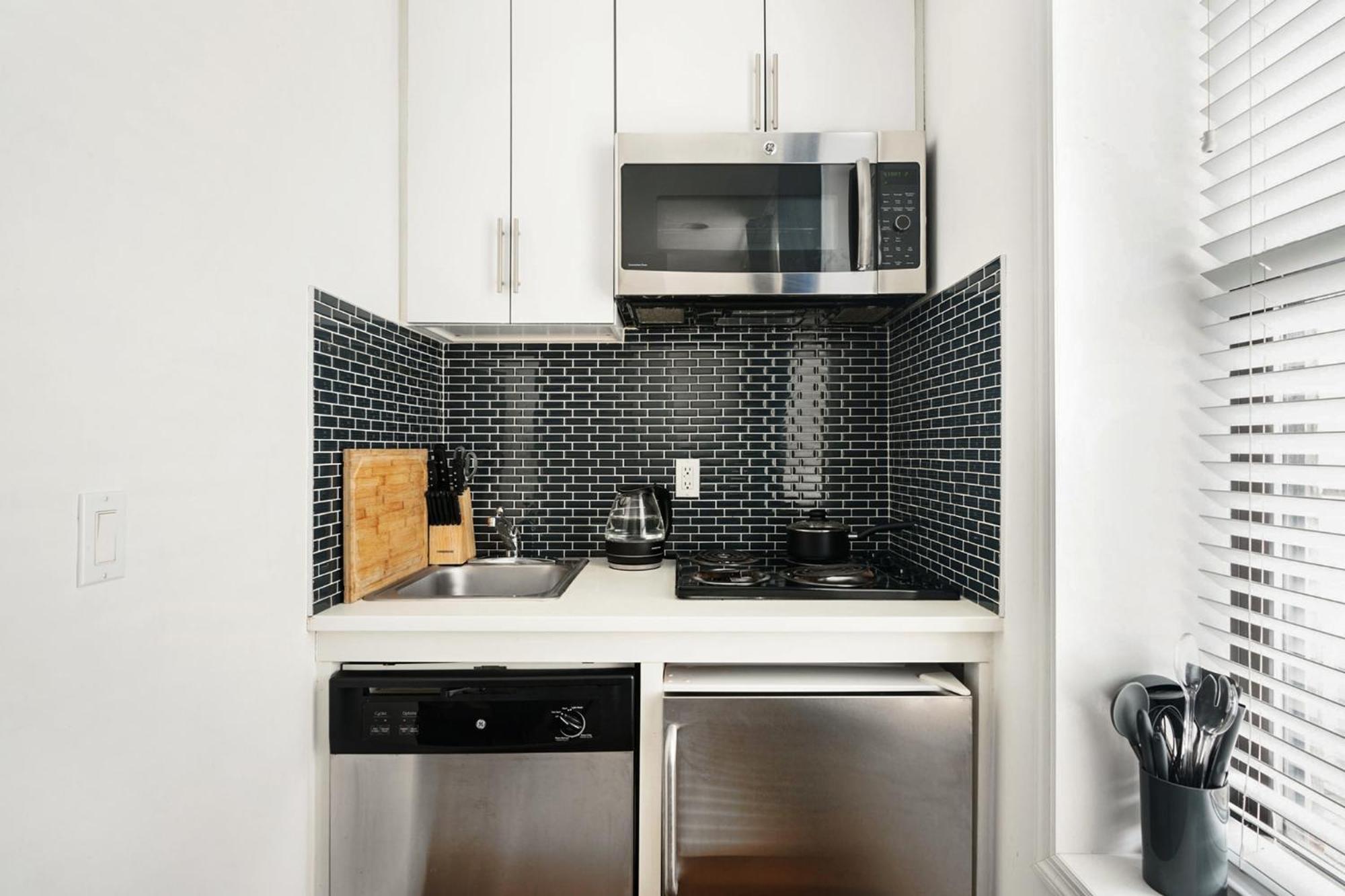 Apartment 69-2b Prime Lower East Brand New 1br