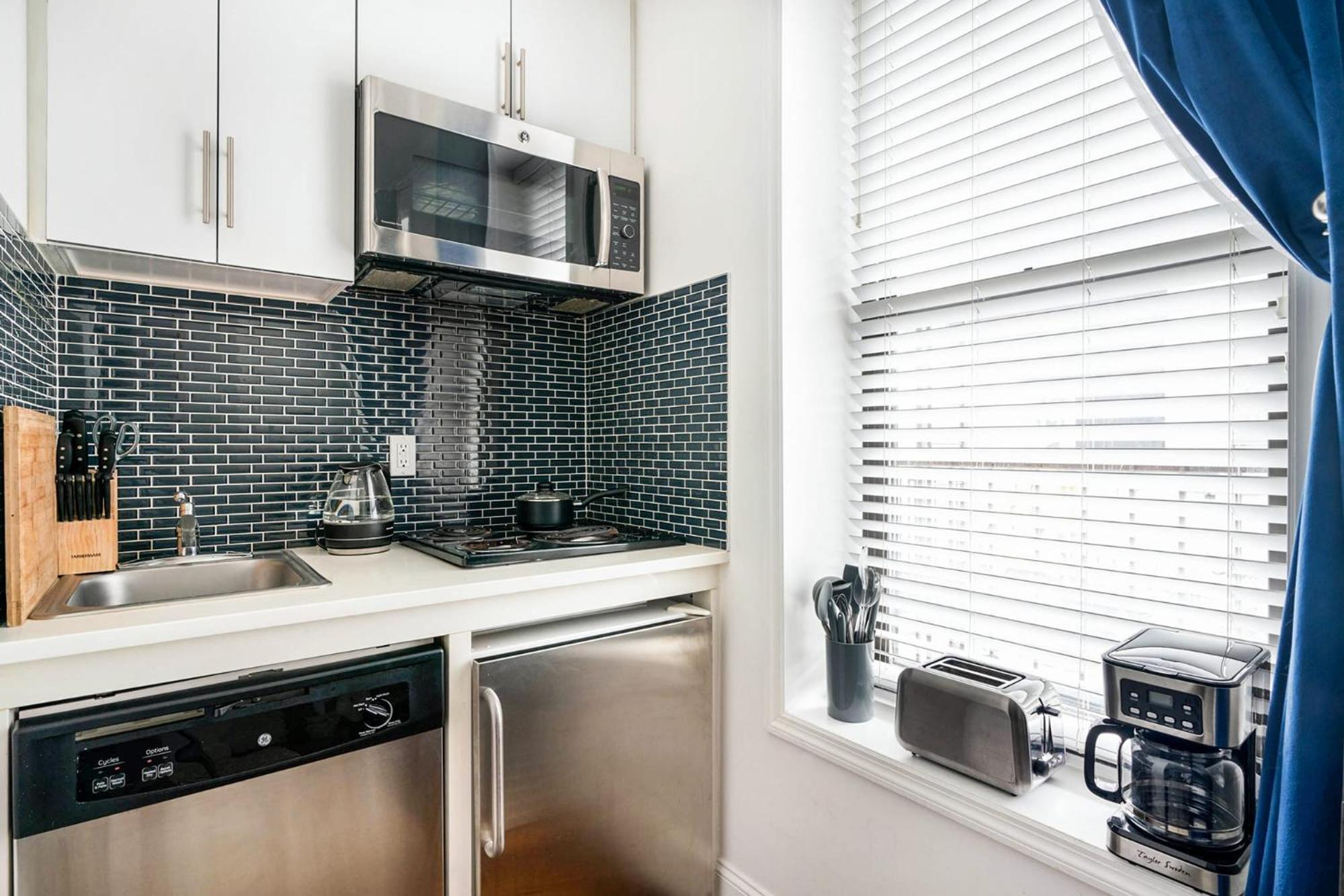 Apartment 69-2b Prime Lower East Brand New 1br New York