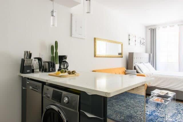 1597-3 Upper East Side W&d In Unit * New York