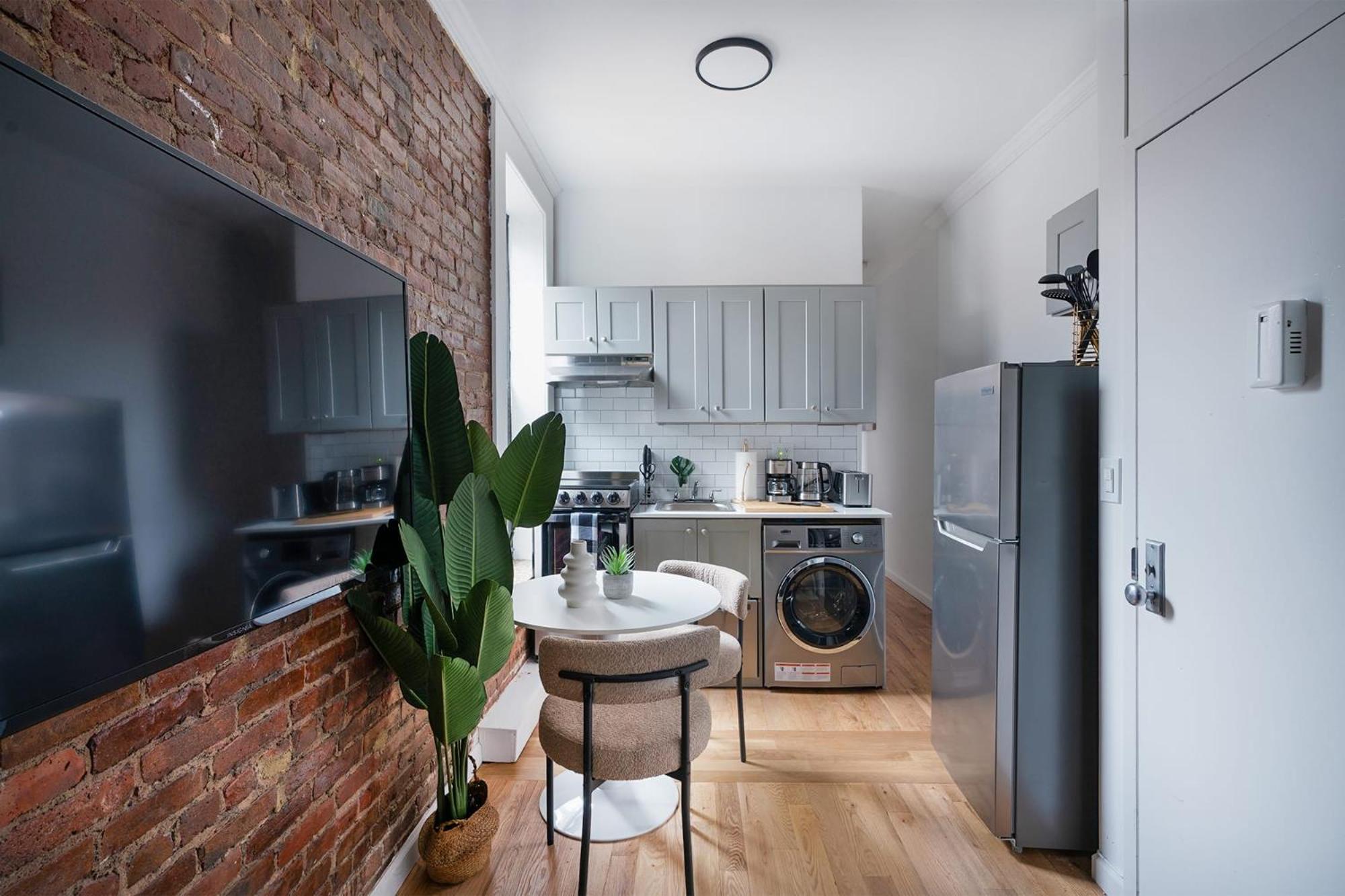 153-1g Newly Renovated 2br Lower East Side Apartment *